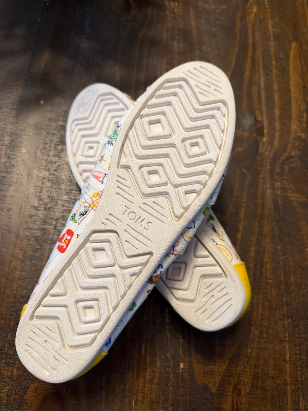 Toms Womens Printed Doodle Pad Canva Slip-Ons in White with Yellow and Blue